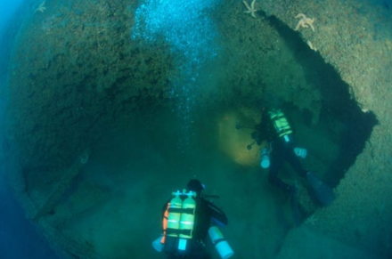 Divers inspect the damage caused by one of the torpedo strikes on the ship, source: International Center for Underwater Archaeology in Zadar