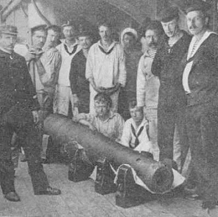 The 3750 pound iron cannon while being shipped to the Netherlands in 1909. It can now be found in the city hall of Brielle. (Nationaal Militair Museum)