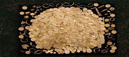 The gold recovered from the wreck is now on display in the British Museum (Source: swmag.org)