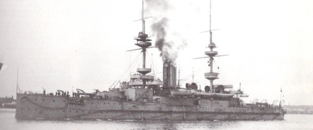 HMS Prince George after refit in 1904. Fotoafdrukken Koninklijke Marine - https://nimh-beeldbank.defensie.nl/foto-s/detail/fb0ff824-f29d-7558-9092-2e4eb4edc6c4/media/d387290a-65b0-cfe7-71ed-0887cfa41618