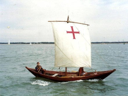 Een replica op halve grootte van de Graveney Boat, gebouwd door de Faversham Creek Trust: Ottor.. https://favershamcreektrust.com/ottor-and-the-graveney-boat/