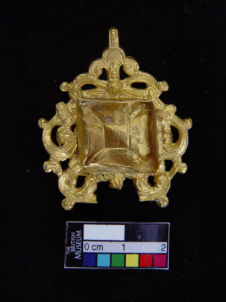 Gold pendant; engraved; originally inlaid. inventory number: 1999,1207.463