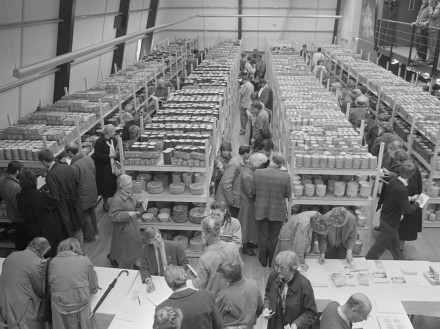 Viewing day of the part of the Geldermalsen cargo called 'Nanking cargo', 1986.